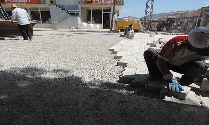 Çarşı Merkezde Kilitli Parke Taşı Döşeme Çalışmaları galerisi resim 5